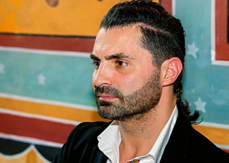 Pepe îi face ochi dulci unei foste animatoare. Raluca Pastramă e doar o amintire