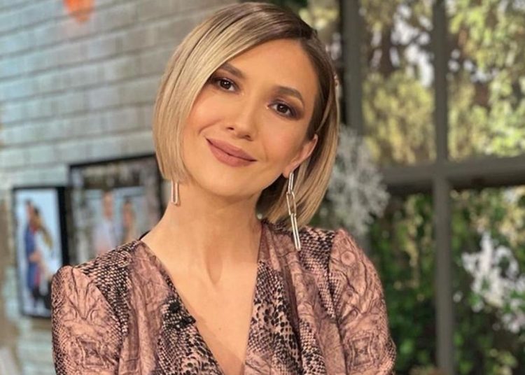 Adela Popescu are probleme serioase înainte de naștere