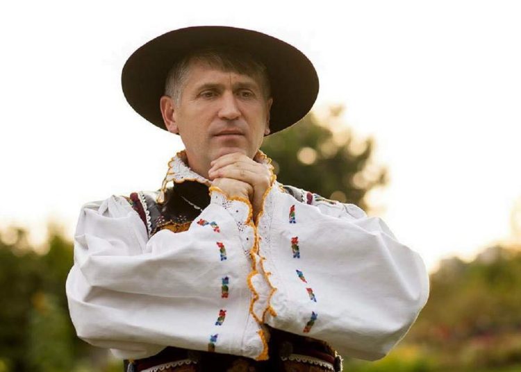 Chiar dacă nu mai este preot, Cristian Pomohaci tot slujește. Cine l-a dat de gol