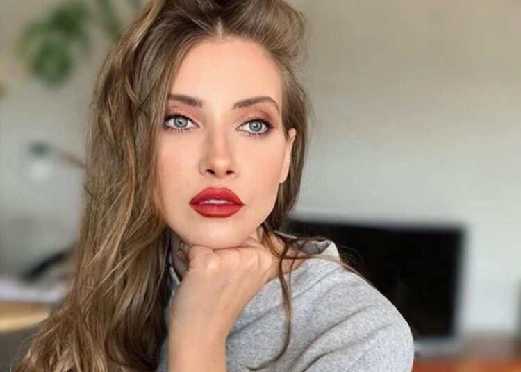 Iulia Albu îl face de râs pe fostul soț