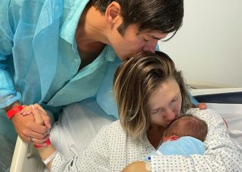 Adela Popescu este de acum regină a trei băieți