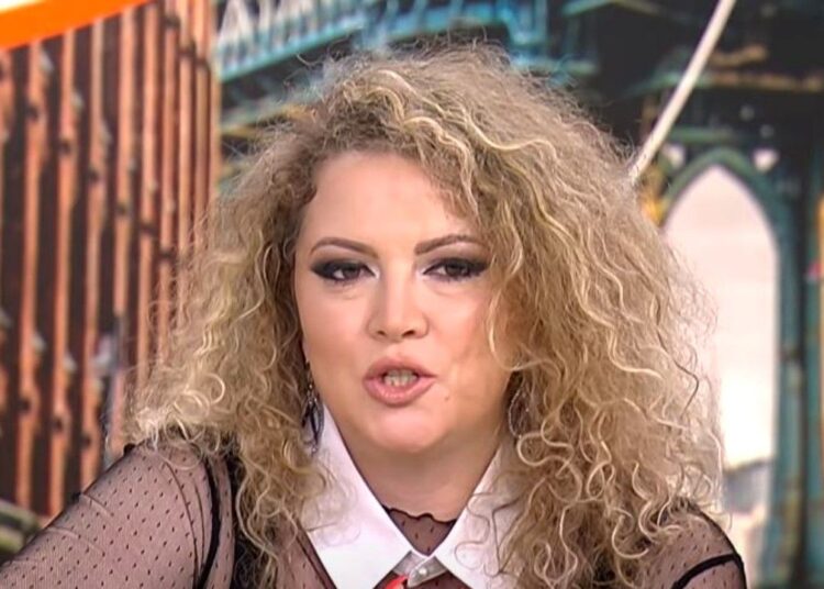 Fanii au făcut-o praf pe Oana Lis