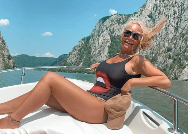 Vica Blochina, la un pas de accident. Ce s-a întâmplat cu vedeta când era la volan