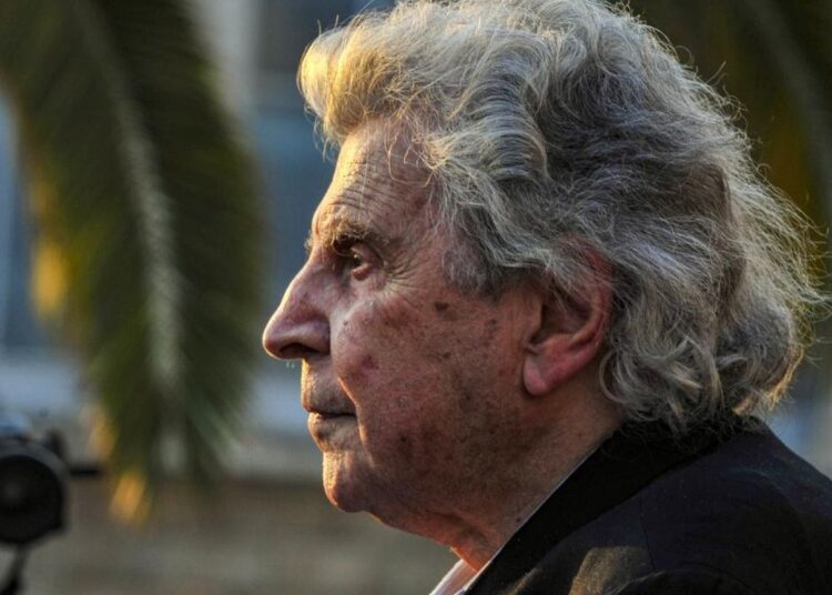 Lumea muzicii e în doliu. S-a stins celebrul compozitor al muzicii filmului Zorba Grecul