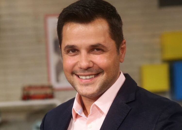 Cove nu e fericit. Are mari probleme și nu știe cum să le facă față