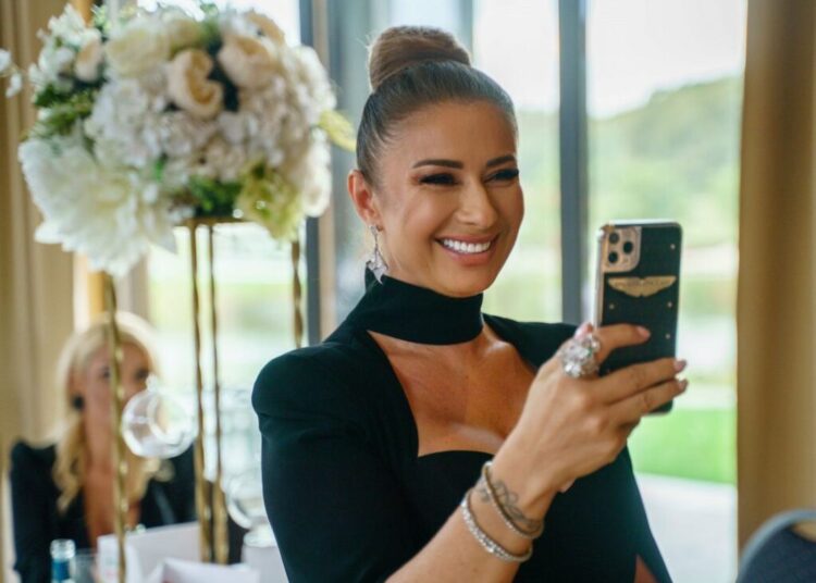 Divorțul merge în continuare, dar actele lipsesc cu desăvârșire. Ce se întâmplă între Anamaria Prodan și Reghecampf?