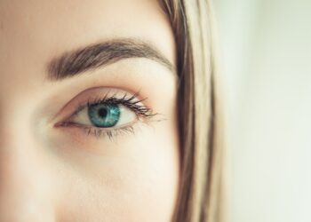 5 secrete de îngrijire pentru o piele mai tânără, mai sănătoasă și strălucitoare