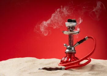 Cum puteți deveni un fumător profesionist de narghilea? 5 trucuri cu care vă puteți impresiona prietenii