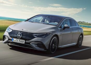 Posesorii de autovehicule Mercedes-Benz din America vor trebui să plătească lunar dacă își doresc mașini care accelerează rapid