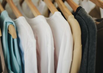 Cum poți să cumperi haine foarte frumoase la prețuri reduse?