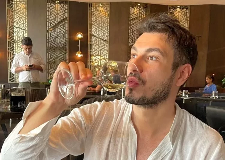 Lui Alex Pițurcă nu îi pasă de necazul tatălui său! Vezi ce a făcut cu o zi în urma reținerii lui Victor Pițurcă!