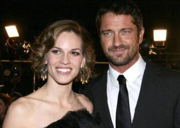 Gerard Butler era să o ucidă pe Hilary Swank!