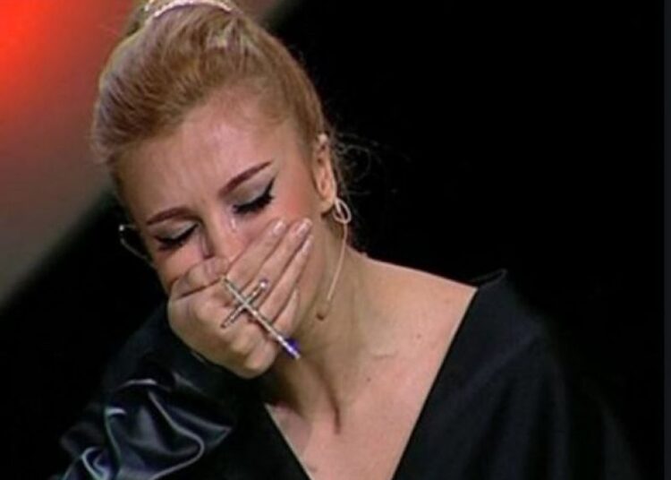 Lora în lacrimi! „Cea mai neagră zi din viața mea”