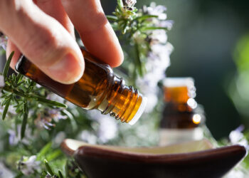 7 combinații de uleiuri esențiale cu efect relaxant