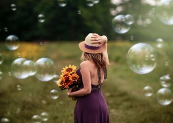 Care sunt avantajele de a cumpăra buchete de flori şi aranjamente florale din flori de mătase, din flori de săpun, din flori uscate sau criogenate