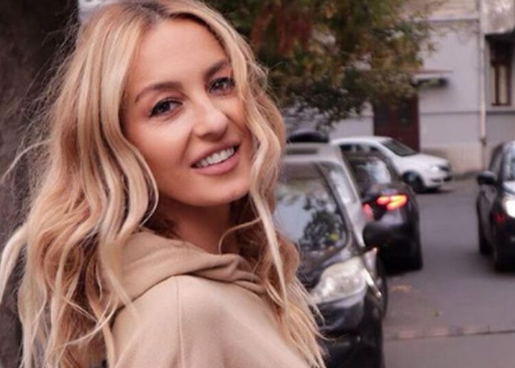 Flavia Mihășan, fosta asistentă de la Neatza, pe urmele mamei!