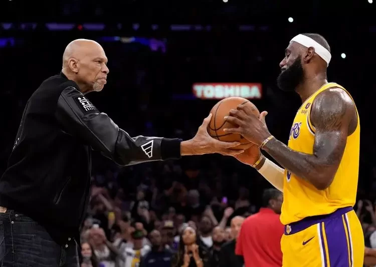 LeBron James a doborât recordul legendarului Kareem Abdul-Jabbar!