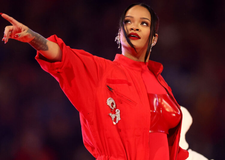 Rihanna, din nou însărcinată! Show incendiar la Super Bowl!