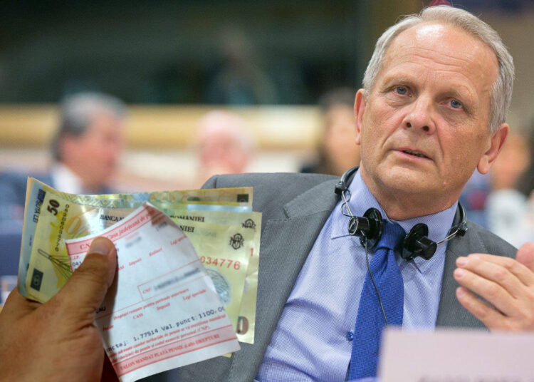 Măsura halucinantă pe care Stolojan o vrea aplicată pensiilor! Ce taxă consideră că ar trebui să plătească pensionarii?