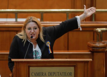 Diana Șoșoacă, scandalizată de adoptarea declarației de susținere a Ucrainei! „Ce v-ați face voi dacă n-ar fi Șoșoacă în Parlament? Ați muri de plictiseală, că de incompetență sunteți oricum aproape toți afectați!”