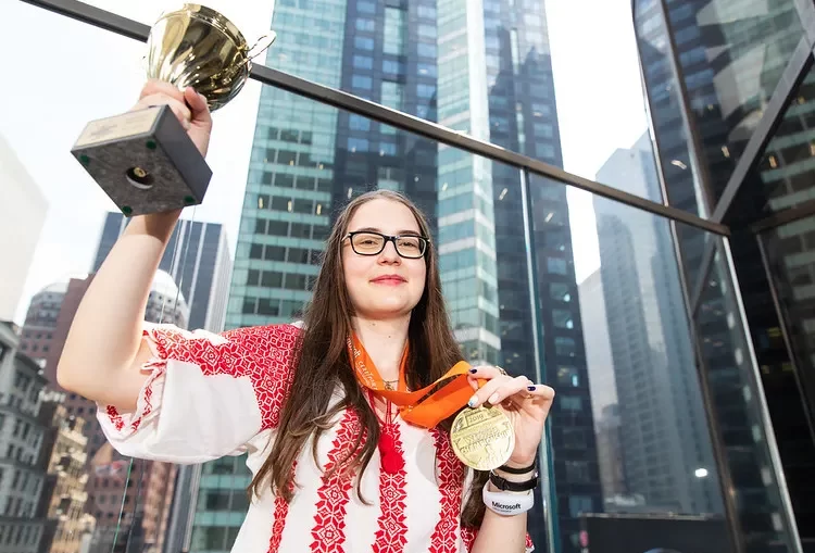 Românca Mihaela Florea, Campioană Mondială la Microsoft Office, la doar 18 ani!