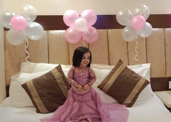 Cea mai mică femeie din lume tocmai s-a căsătorit. Are doar 62,8 cm şi 11 kg! Vezi cine este soțul femeii din Cartea Recordurilor!