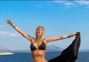 Diva Anamaria Prodan s-a pozat goală în pat la 50 de ani: „Cum să te temi să simţi? Sunt cam ca Rebecca!”