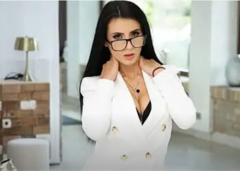 Nelly Kent a dezvăluit sumele babane pe care le face din filmele deocheate!