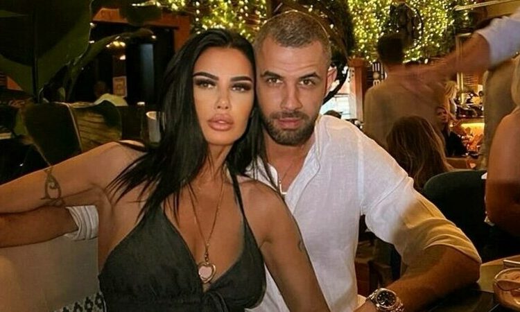 Amanta lui Alex Ashraf insistă ca el să divorțeze cât mai repede de diva Oana Zăvoranu!