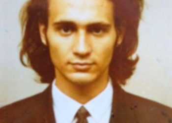 Îl recunoști? Este unul dintre cei mai iubiți români. Așa arăta în adolescență, la terminarea liceului!