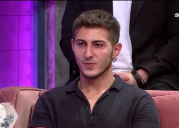 Andy vrea să țină legătura cu toți concurenții! Tânărul părăsește emisiunea: „Am promis”!