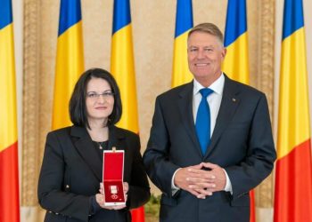 A început campania electorală! Medicul care i-a replantat brațele Alexiei a fost decorat de Klaus Iohannis!