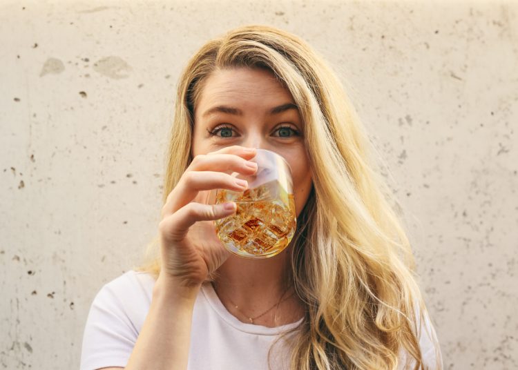 Poate kombucha să te ajute cu balonarea?