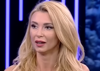 Frumoasa Andreea Bălan, artista care e păzită ca un șef de stat când iese din țară ca să nu îi fure Celine Dion cântecele și Madonna iubitul tinerel