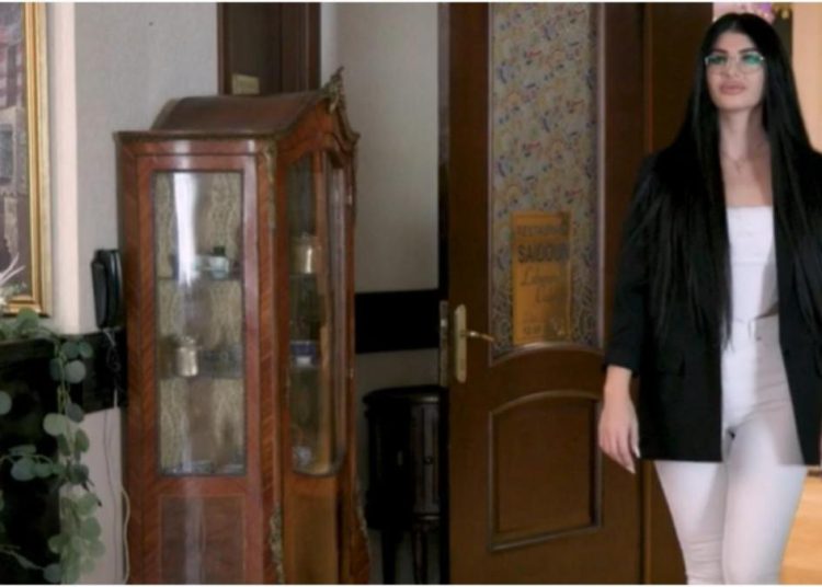 Ionela de la Mireasa sezonul 9, răsfățată cu un buchet imens de trandafiri. Cum s-a pozat fosta iubită a lui Albert?