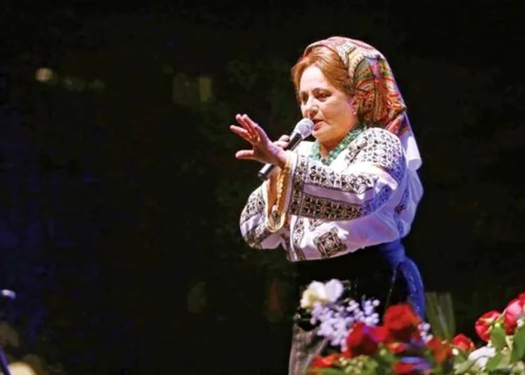 Laura Lavric, amatoare de lupte libere! Și-a plesnit colegul de scenă, chiar în văzul tuturor!