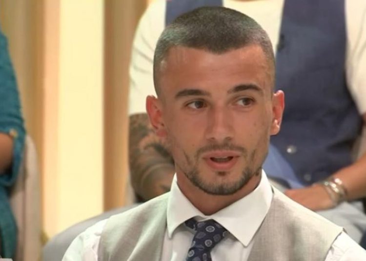 Cine este Robert, noul concurent. Tânărul are 26 și două locuri de muncă
