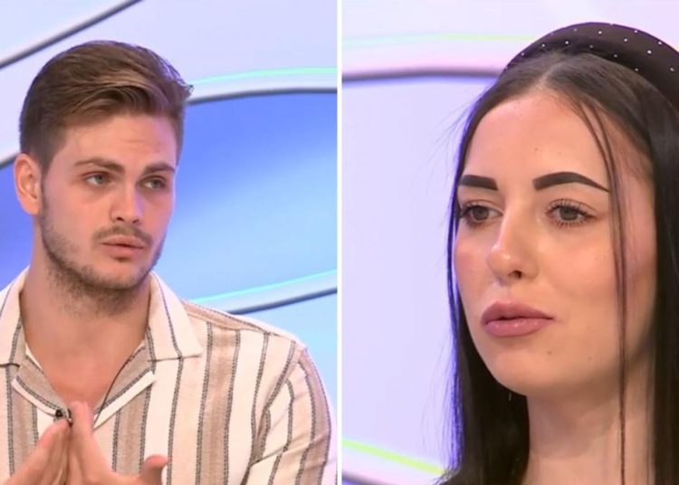 Cunoașterea dintre Stelian și Ramona, în impas. Băiatul e foarte deranjat că ea păstrează pozele cu fostul soț