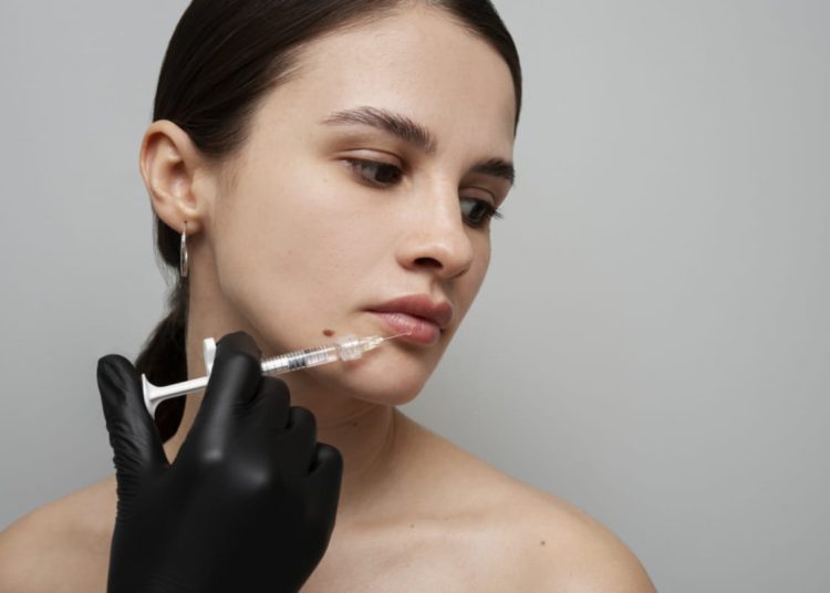 De ce acidul hialuronic ar trebui să îți devină cel mai bun prieten atunci când apar primele semne ale îmbătrânirii?