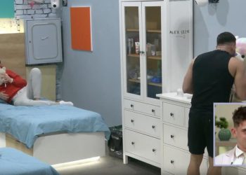 Adevărul despre imaginea în care Andi pupă ursulețul lui Cristian, dat cu parfumul Mariei