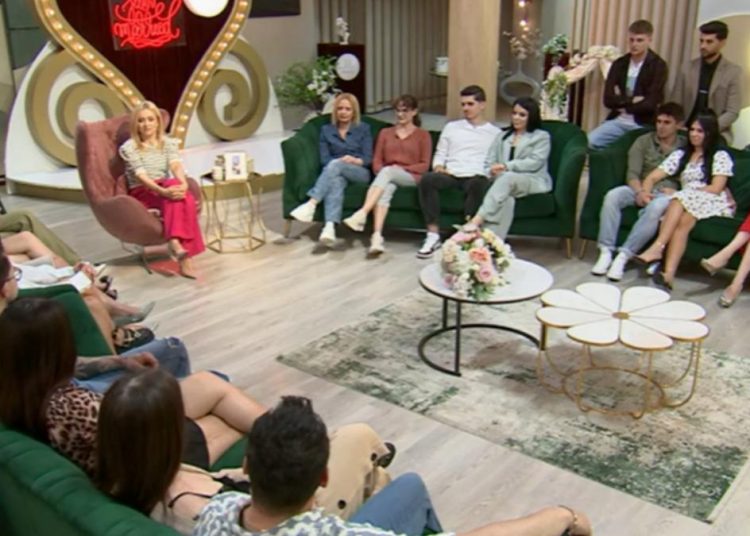 Un cuplu s-a despărțit și s-a împăcat la o oră de la ceartă: „Să înțeleg că vrei să fie punct definitiv?”