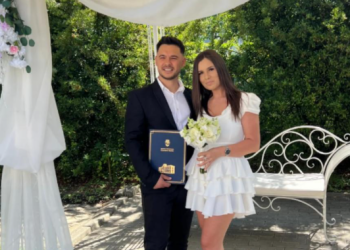 Dediș și iubita lui s-au căsătorit civil. Imagini de la eveniment