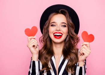 Rolul mentoratului digital în succesul profesional feminin