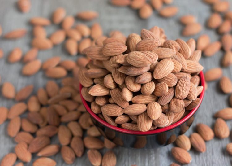 Cum identifici migdalele fără gust amar