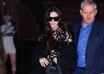 Reacții după apariția Anne Hathaway într-o ținută îndrăzneață