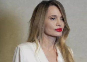 Imagini virale cu Angelina Jolie: schimbare de look sau intervenții estetice?