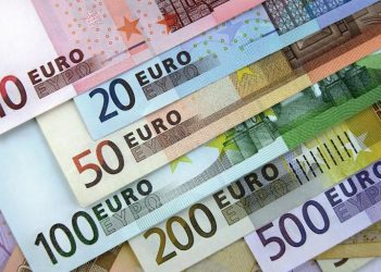 Criza politică lovește piața creditelor: românii care vor locuință au costuri mai mari