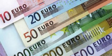 Criza politică lovește piața creditelor: românii care vor locuință au costuri mai mari