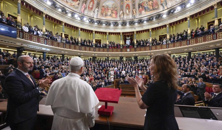Mesaj puternic al Papei Leon la Madrid: migrația, războaiele și polarizarea, în centrul discursului