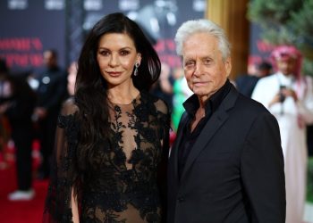 Cum l-a convins Catherine Zeta-Jones pe Michael Douglas să-și schimbe viața. Actorul povestește totul în memorii